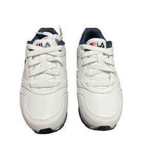 NWT FILA CLASSICO 18 RUNNING SNEAKERS KIDS/BOYS WHITE SHOES. USA 11 / EUR 28.
